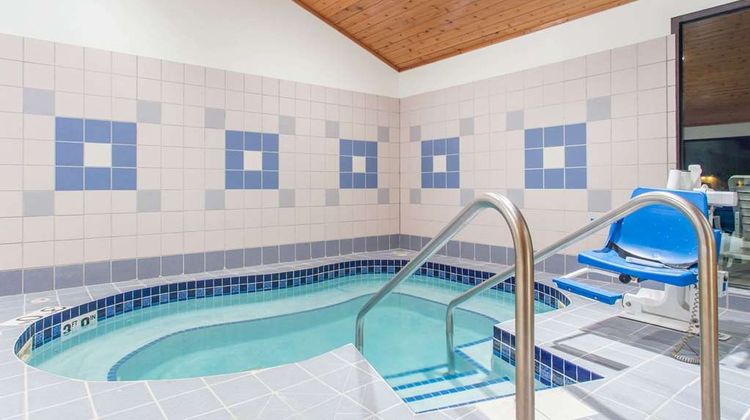 Super 8 Dodgeville Pool