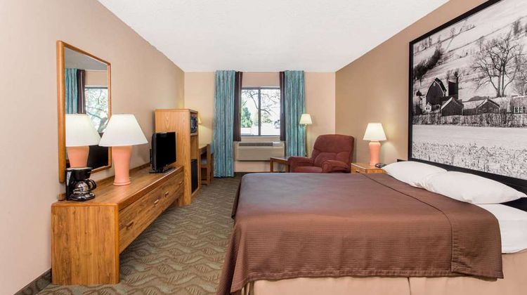 Super 8 Dodgeville Room