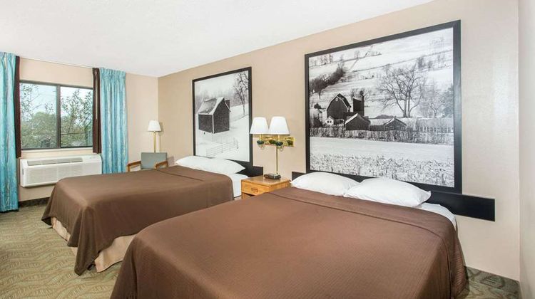 Super 8 Dodgeville Room