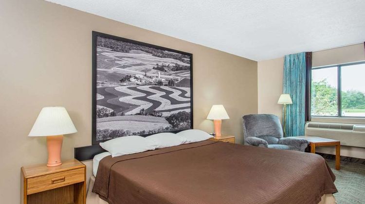 Super 8 Dodgeville Room