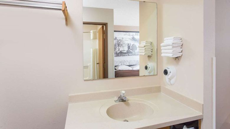 <b>Super 8 Dodgeville Room</b>. Images powered by <a href="https://iceportal.shijigroup.com/" title="IcePortal" target="_blank">IcePortal</a>.