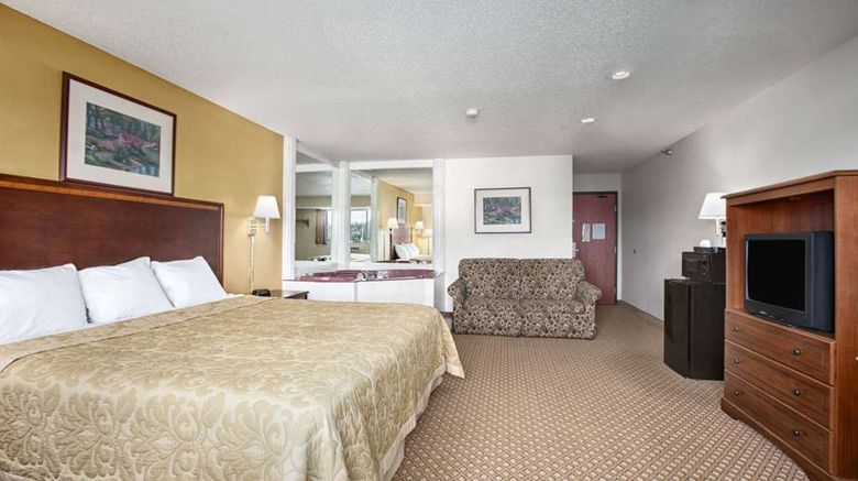<b>Super 8 Canton/Livonia Area Suite</b>. Images powered by <a href="https://iceportal.shijigroup.com/" title="IcePortal" target="_blank">IcePortal</a>.