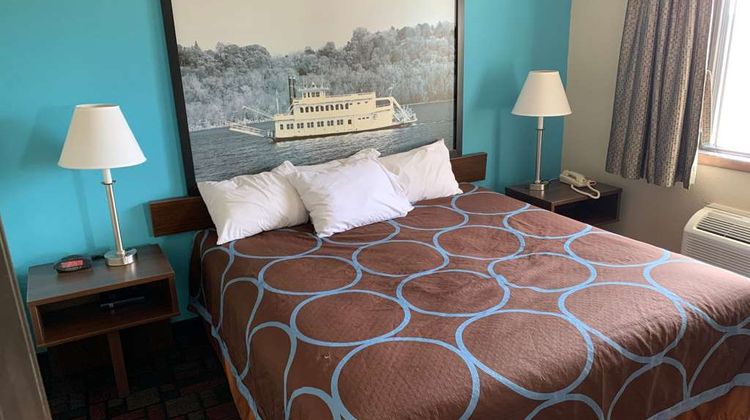 Super 8 Boonville Room