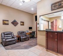 Super 8 Bismarck Lobby