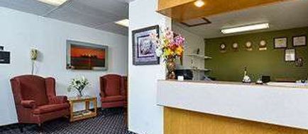 Super 8 Minot Lobby
