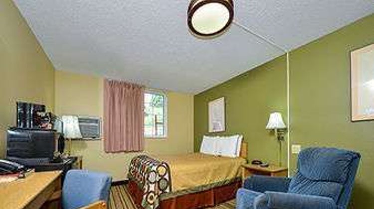 Super 8 Minot Room