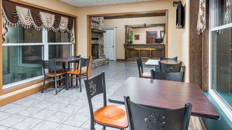 Super 8 Higginsville Lobby