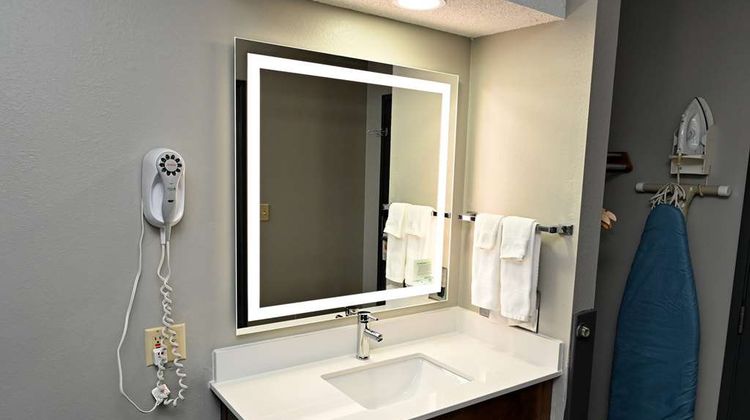 Super 8 Higginsville Room
