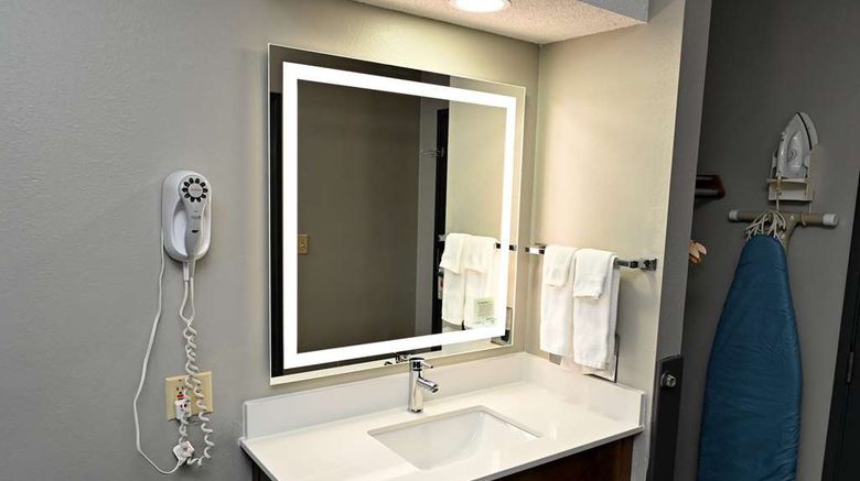 <b>Super 8 Higginsville Room</b>. Images powered by <a href="https://iceportal.shijigroup.com/" title="IcePortal" target="_blank">IcePortal</a>.