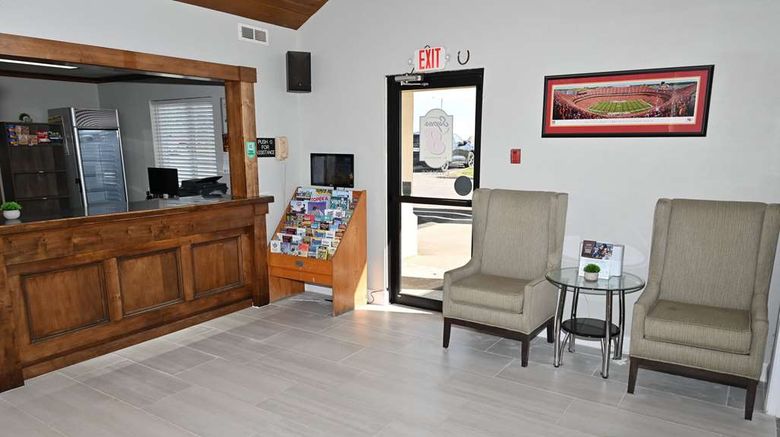<b>Super 8 Higginsville Lobby</b>. Images powered by <a href="https://iceportal.shijigroup.com/" title="IcePortal" target="_blank">IcePortal</a>.