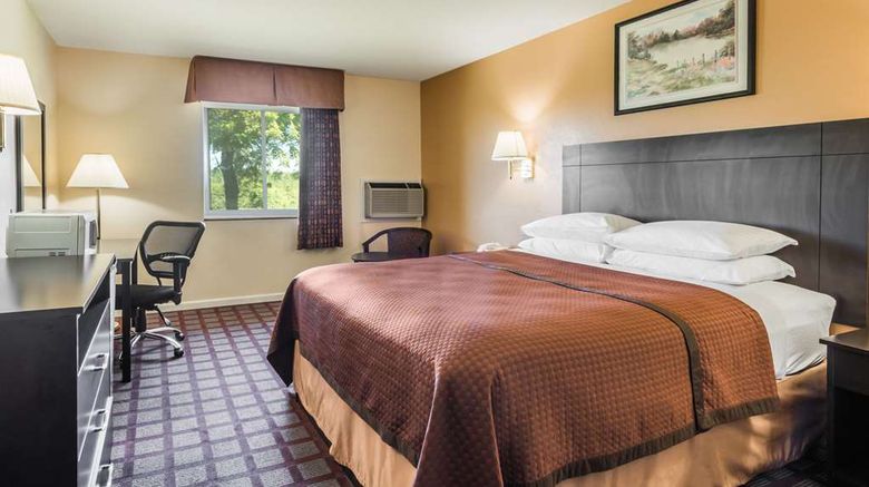 <b>Super 8 Higginsville Room</b>. Images powered by <a href="https://iceportal.shijigroup.com/" title="IcePortal" target="_blank">IcePortal</a>.