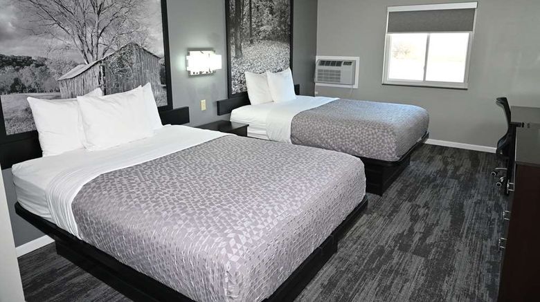 <b>Super 8 Higginsville Room</b>. Images powered by <a href="https://iceportal.shijigroup.com/" title="IcePortal" target="_blank">IcePortal</a>.