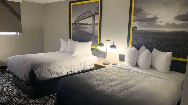 <b>Super 8 by Wyndham Kirksville Room</b>. Images powered by <a href="https://iceportal.shijigroup.com/" title="IcePortal" target="_blank">IcePortal</a>.