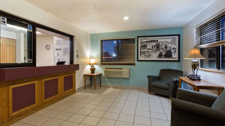 Super 8 Lexington Park/California Area Lobby