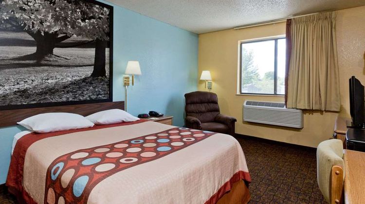 Super 8 Lexington Park/California Area Room