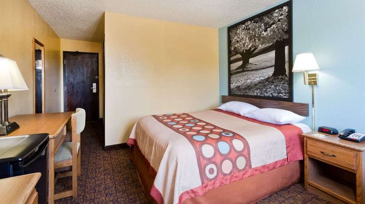 Super 8 Lexington Park/California Area Room