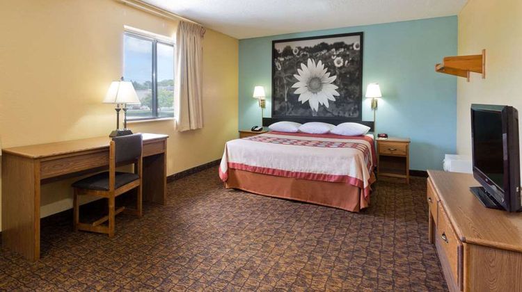 Super 8 Lexington Park/California Area Suite