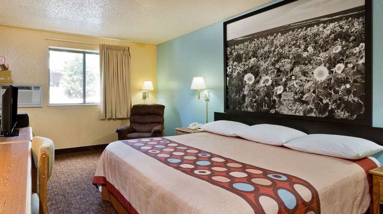 Super 8 Lexington Park/California Area Room