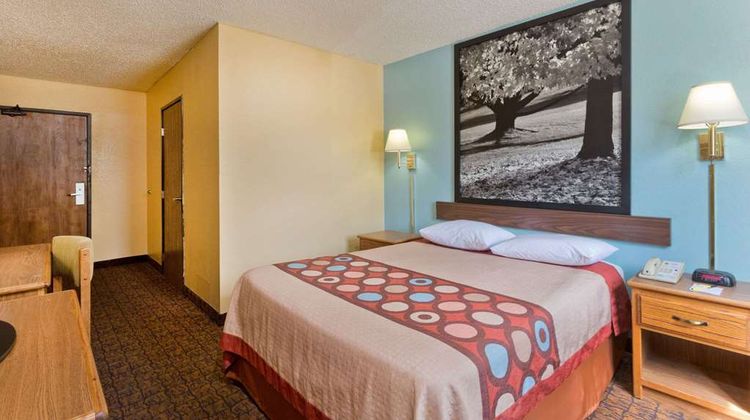 Super 8 Lexington Park/California Area Room