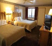 Super 8 Bridgeview of Mackinaw City Room