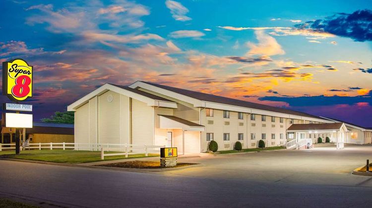 Super 8 Nevada Exterior
