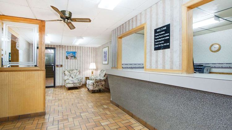 Super 8 Nevada Lobby