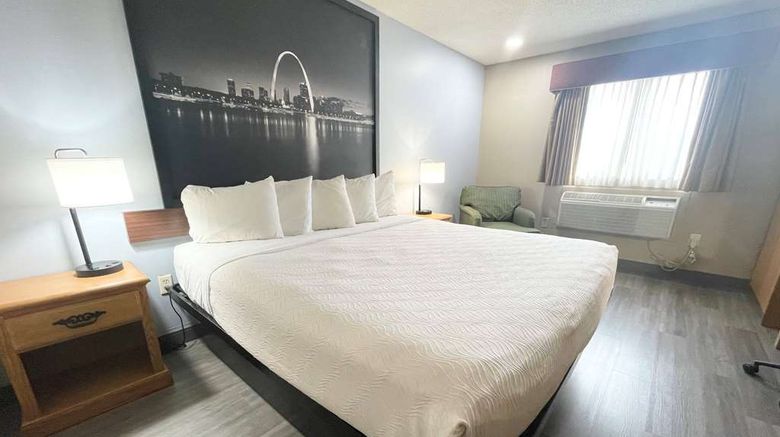 <b>Super 8 St. Clair MO Room</b>. Images powered by <a href="https://iceportal.shijigroup.com/" title="IcePortal" target="_blank">IcePortal</a>.