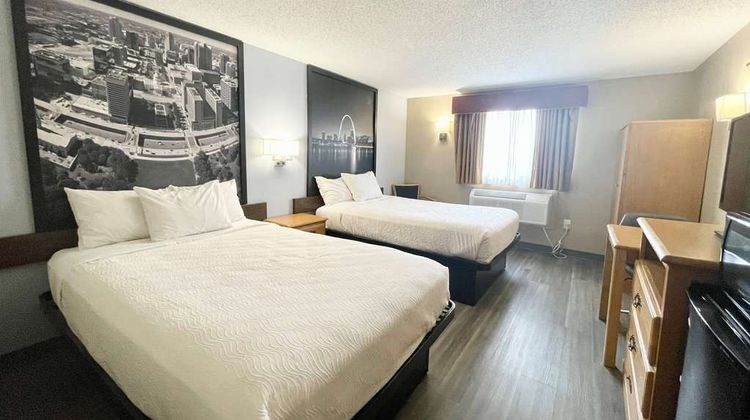 Super 8 St. Clair MO Room