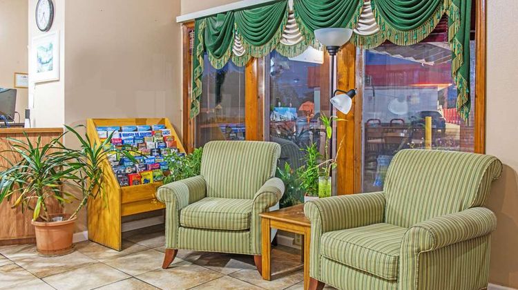 Super 8 Sullivan Lobby