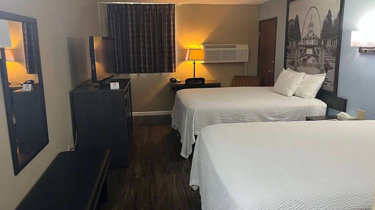 Super 8 Sullivan Health