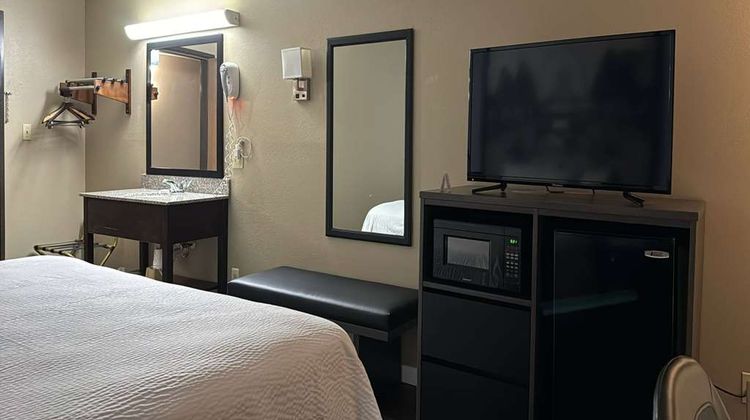 Super 8 Sullivan Health