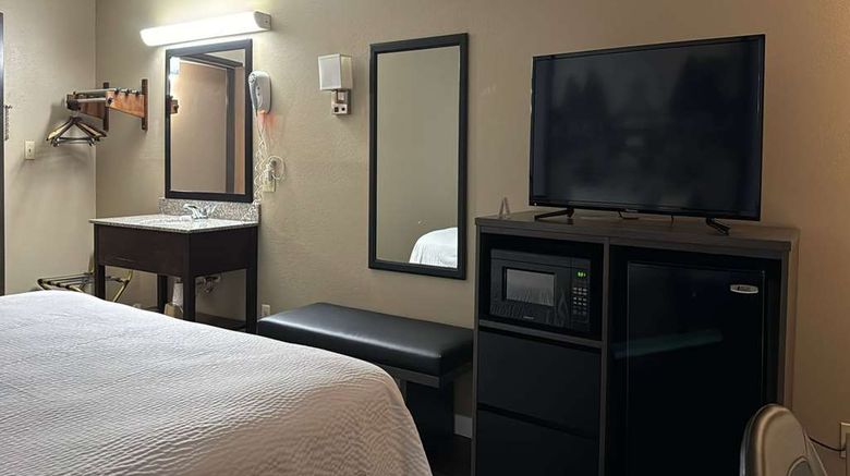 <b>Super 8 Sullivan Health</b>. Images powered by <a href="https://iceportal.shijigroup.com/" title="IcePortal" target="_blank">IcePortal</a>.