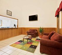 Super 8 Marshall Lobby