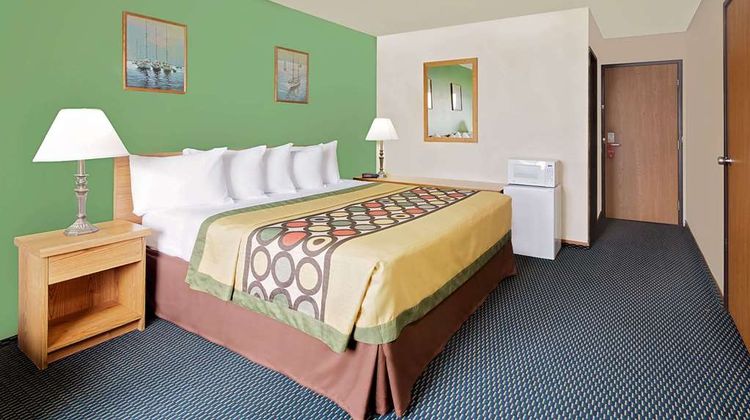 Super 8 Marshall Room