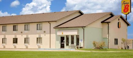 Super 8 Marshall Exterior