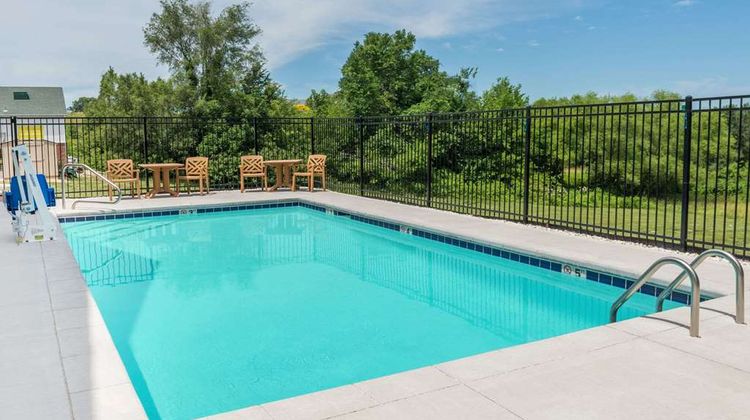 Super 8 Warrensburg Pool