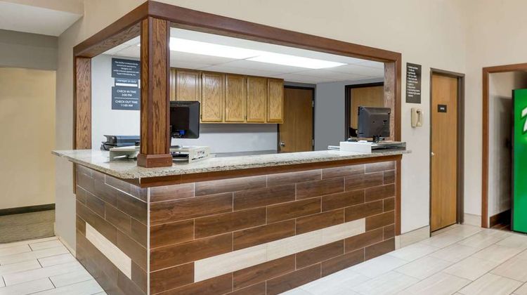 Super 8 West Plains Lobby