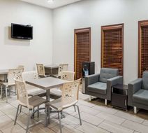 Super 8 West Plains Lobby