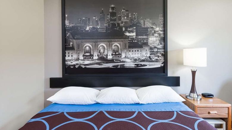 <b>Super 8 West Plains Room</b>. Images powered by <a href="https://iceportal.shijigroup.com/" title="IcePortal" target="_blank">IcePortal</a>.