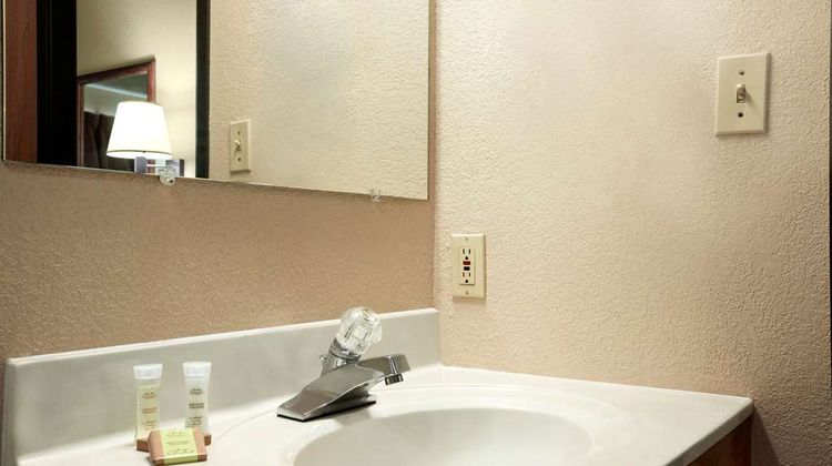 Super 8 Macon Room