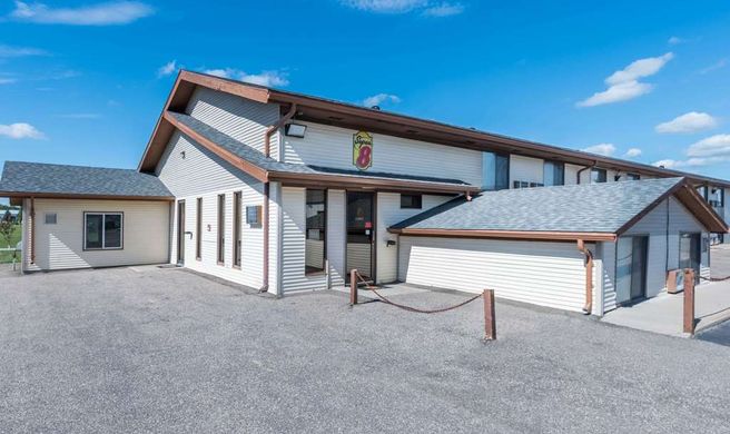 Super 8 Devils Lake Exterior