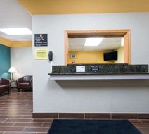 Super 8 Devils Lake Lobby