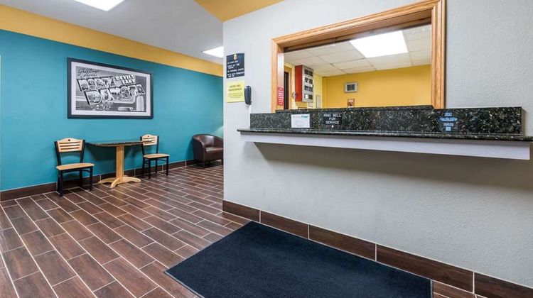 Super 8 Devils Lake Lobby