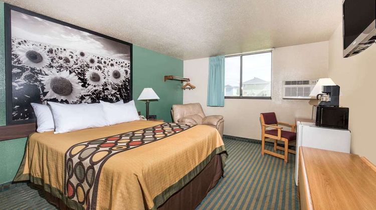 Super 8 Devils Lake Room