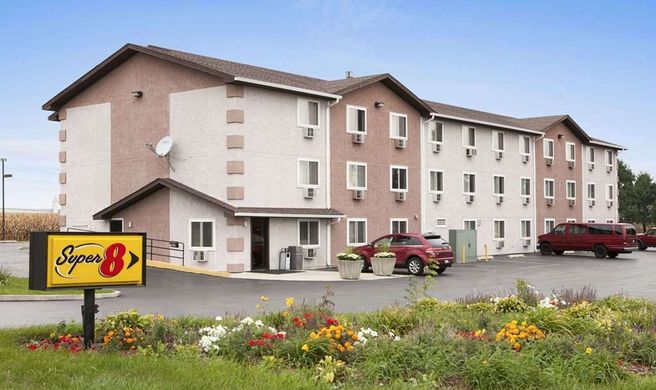 Super 8 Peru Exterior