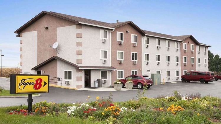 Super 8 Peru Exterior