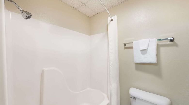 <b>Super 8 Lebanon Room</b>. Images powered by <a href="https://iceportal.shijigroup.com/" title="IcePortal" target="_blank">IcePortal</a>.