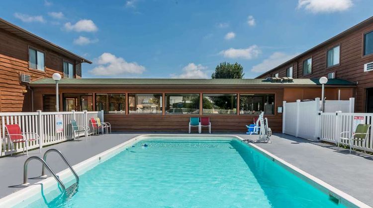 Super 8 Lebanon Pool
