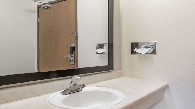 Super 8 Lebanon Room