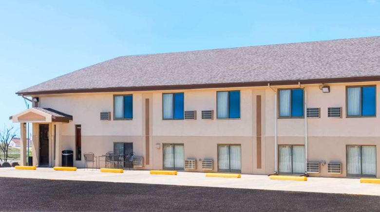 Super 8 Bowman Exterior. Images powered by <a href="https://iceportal.shijigroup.com" target="_blank" rel="noopener">Ice Portal</a>.